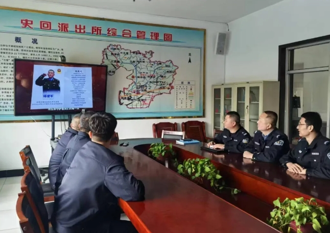 长治公安潞城分局组织收看《春天的铭记-全国“公安楷模”邱建军同志先进事迹发布仪式