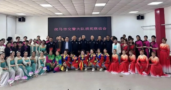 临汾公安交警进社区开展“礼让斑马线  让出大文明”主题宣传活动