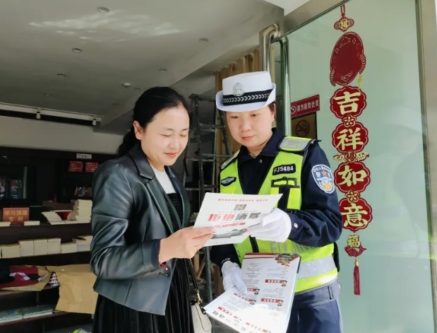 临汾安泽公安交警积极开展“春季交通安全”宣传