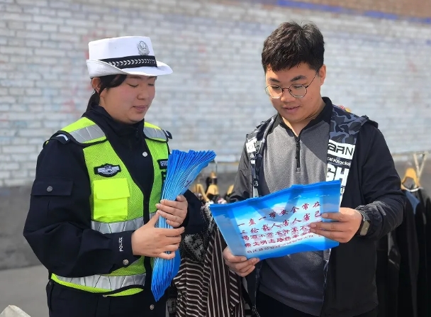 临汾公安交警持续开展“美丽乡村行”春季交通安全巡回宣传活动