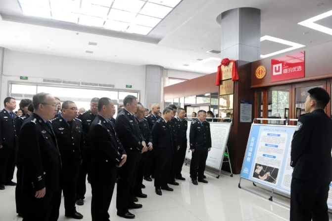 临汾市公安局直属分局组织参观全民国家安全教育日主题展览
