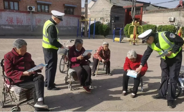 临汾侯马交警进农村，交通安全入民心