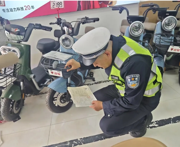 临汾安泽公安交警大队车管所对辖区电动车销售点进行检查