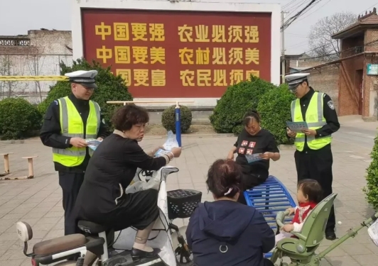 临汾侯马交警“送安全下乡” 守护农村出行路