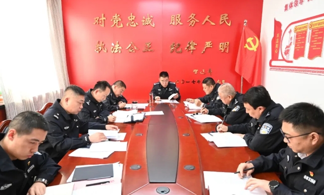 临汾安泽县公安局召开党委理论学习中心组学习会议