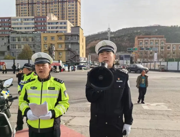 临汾蒲县公安：“警”力全开  守护庙会烟火气