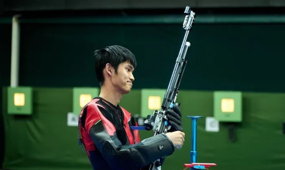 20岁盛李豪，全国劳模！