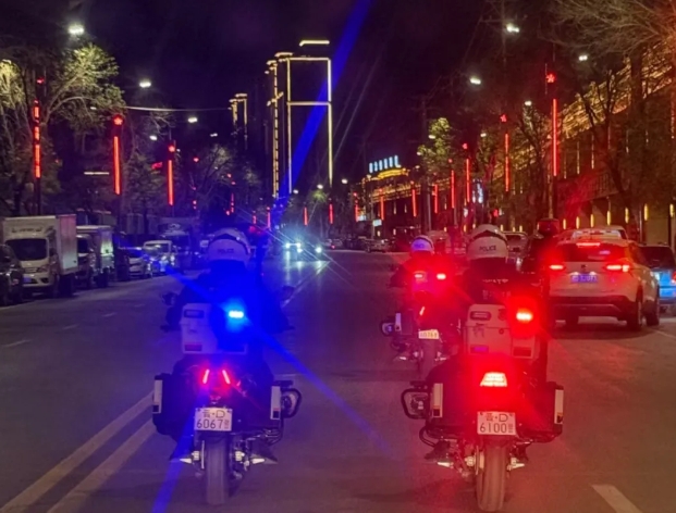 深夜街头，长治武乡公安组团“拉车门”？真相是……