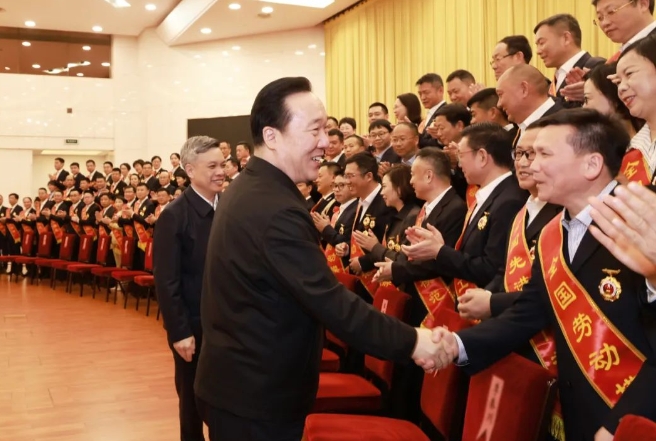 大力弘扬劳模精神劳动精神工匠精神 浙江省举行庆祝“五一”国际劳动节大会 王浩刘捷