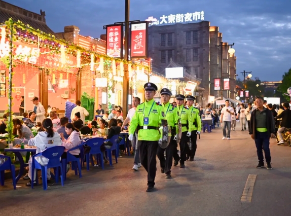 忻州市忻府公安圆满完成古城景区“五一”假期安保任务