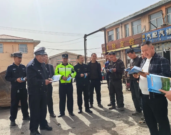 吕梁岚县交警深入运输企业，筑牢交通安全“基石”