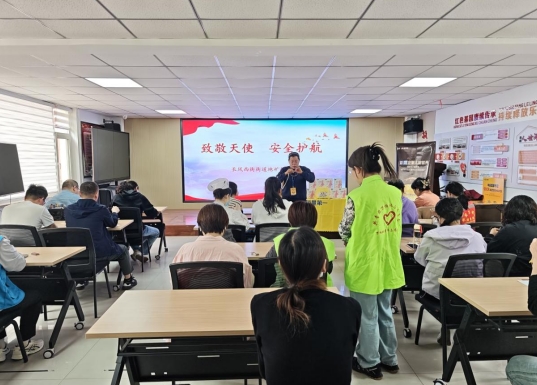 太原万柏林区长风西街街道：致敬天使  安全护航