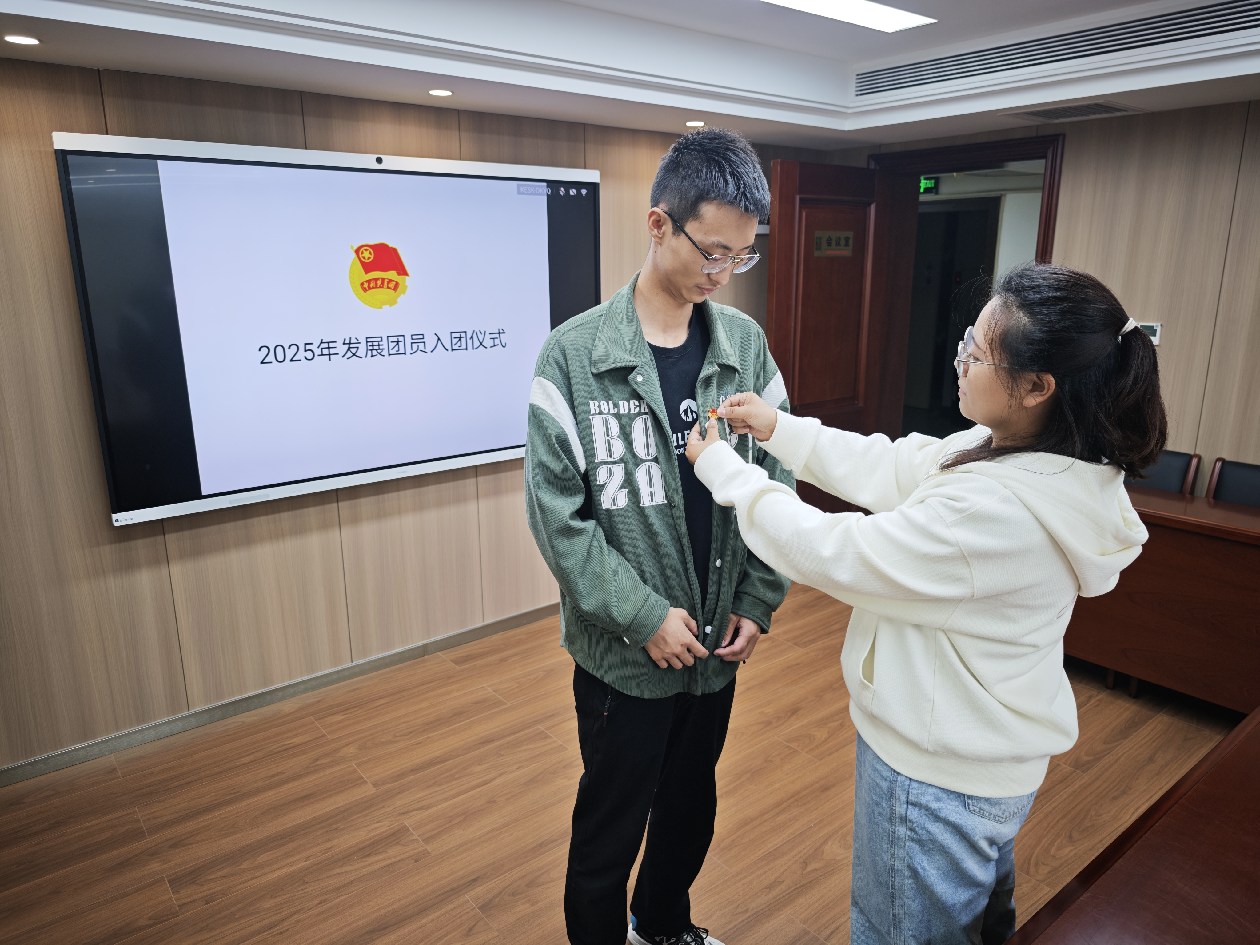 太原市政集团安装公司团支部开展2025年发展团员入团仪式