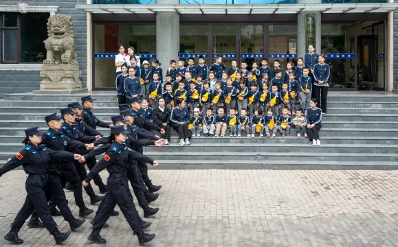 吕梁市公安局巡特警支队开展警营开放日活动