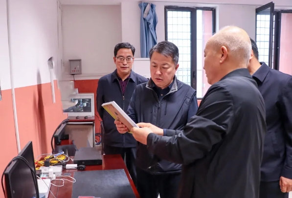 忻州静乐县县委书记宣文晓在静乐一中调研