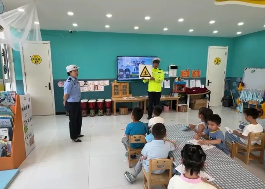 临汾公安交警：迎“六一”送平安  交通安全进校园