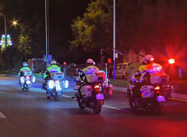 严查 “飙车炸街” ！高考在即，吕梁汾阳公安交警守护学子逐梦