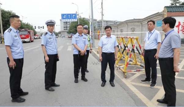 运城河津市副市长、公安局局长李回安率队督导检查高考安保工作