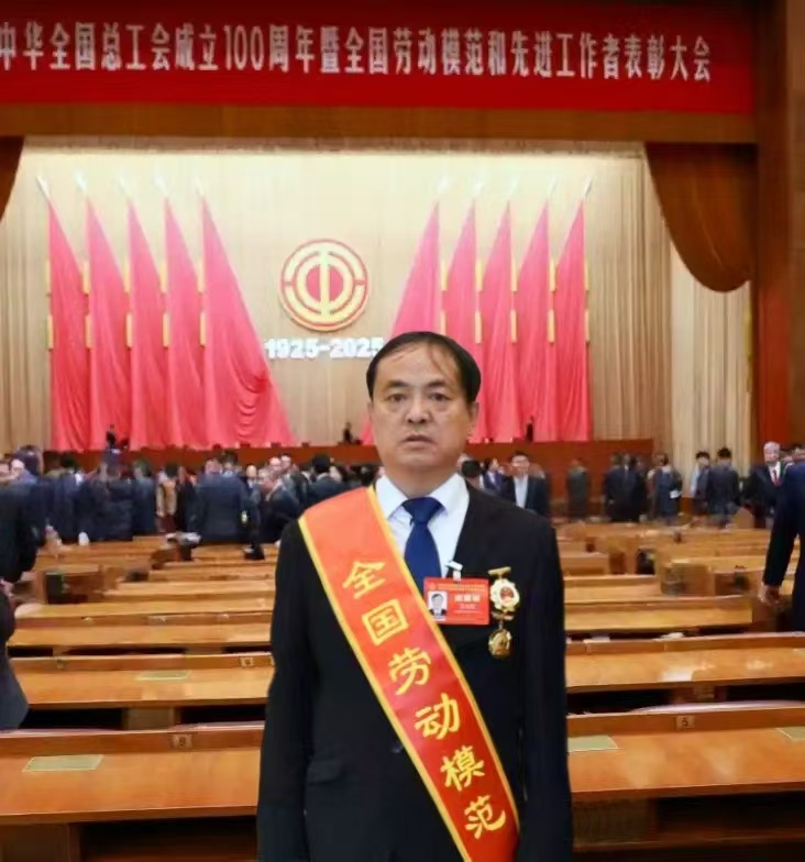 一颗初心向“蜜”图强——记全国劳动模范王三红