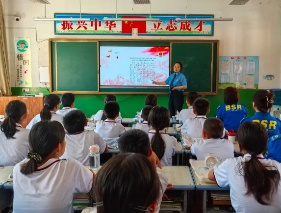 “法护春苗”在行动 ——吕梁临县多部门联合开展法治安全教育进