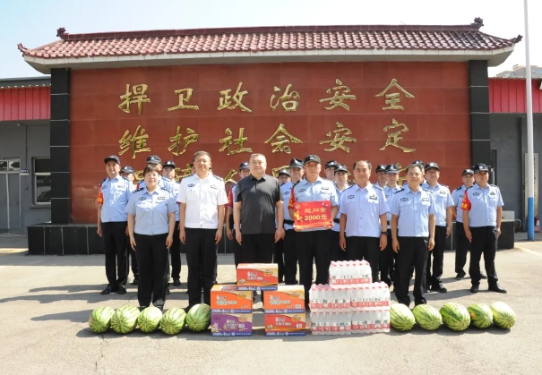 送清凉，鼓干劲！临汾市公安局党委委员、政治部主任李晓斌深入蒲县公安局开展高温慰问