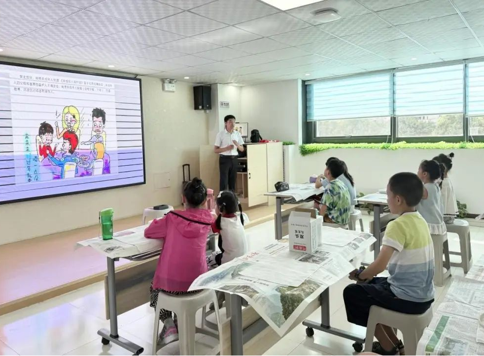 太原万柏林区长风西街街道举办青少年普法讲座