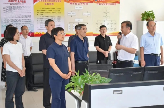 吕梁市人大调研组在临县调研义务教育阶段教师队伍建设情况
