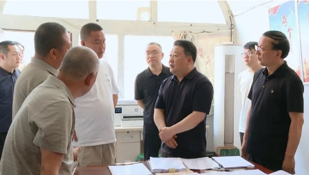 吕梁临县县委书记、政府县长姚树山在临泉镇和三交镇调研重点工作