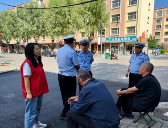 忻州繁峙县聚宝新区社区联合县公安局交警大队开展“交通安全进社区  幸福生活伴您行