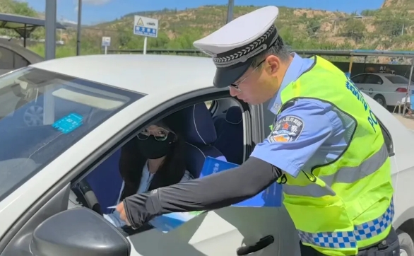 吕梁石楼：暑期迎来“学车热”  交警驾校话安全