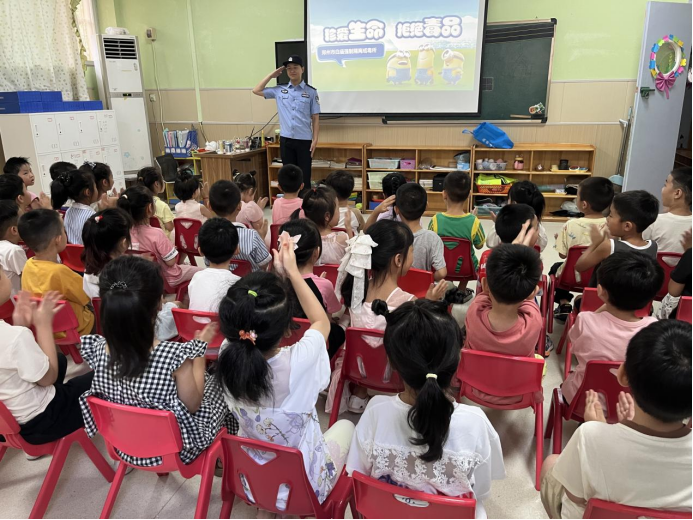 河南郑州：萌娃学禁毒，趣味课堂播撒“安全小种子”