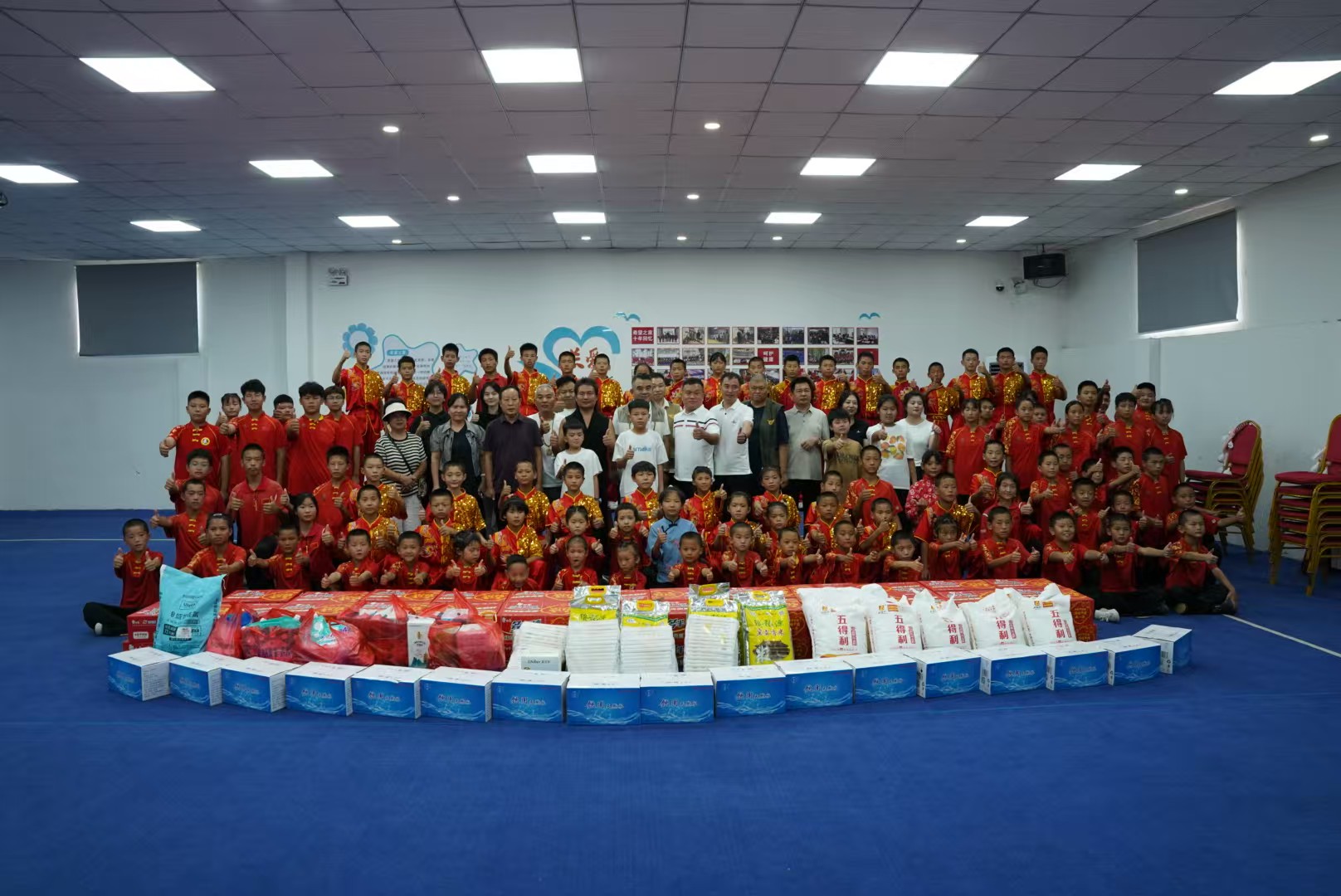 《廉政中国》栏目携爱心力量走进希望之家拉手活动书写温暖篇章