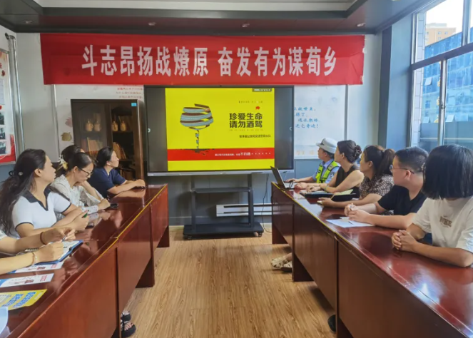 警企联动话安全  共筑平安出行路—— 临汾公安交警开展交通安全宣传暨打击“黄牛”