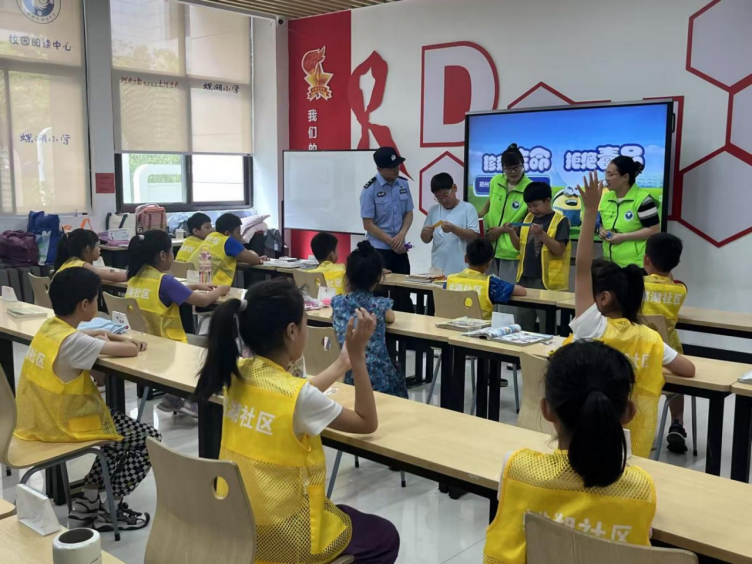 河南：郑州书馆御“毒”侵墨香护青春