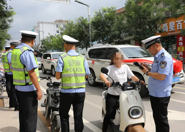 吕梁交口县公安局交警大队开展未成年人“违规骑行”宣传教育活动