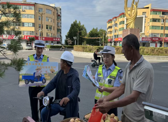 临汾公安交警走进辖区工地为务工群体出行系好“安全绳”