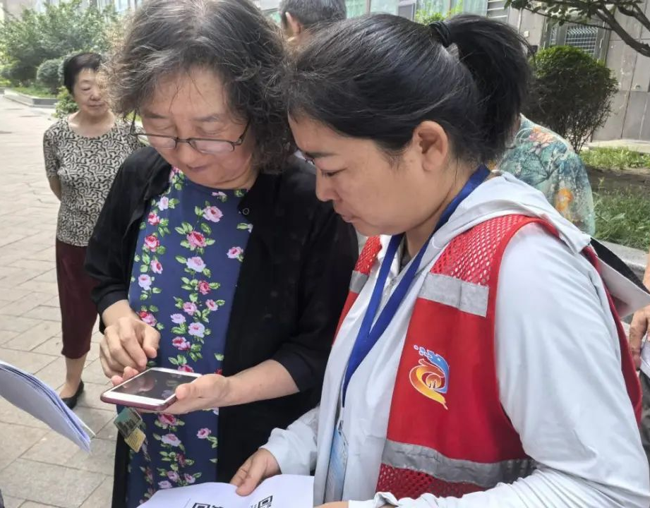 太原万柏林区长风西街街道：党建引领聚银辉  暖心服务进家门