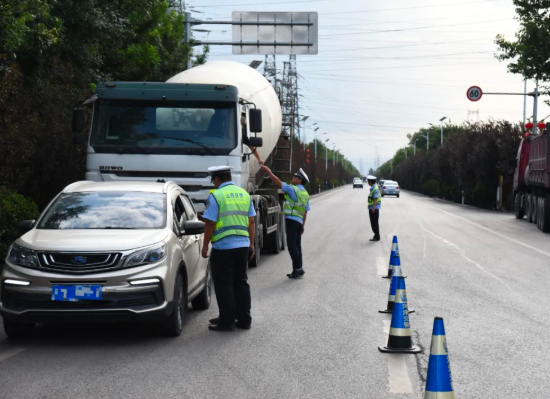 运城河津公安：紧盯“一早一晚” 强化道路交通安全管理