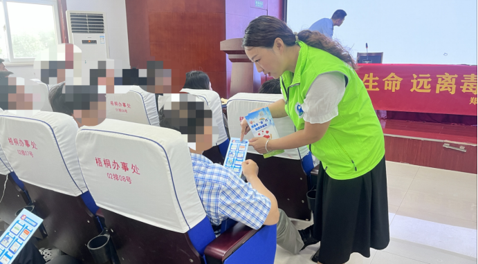 河南郑州：禁毒宣传精准发力 警社联动为矫正人员486.png