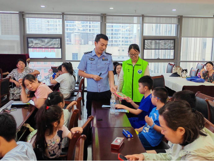 河南郑州：以“清醒”为墨 书写无毒青春华章