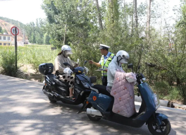 筑牢乡村平安路，临汾公安交警持续开展“美丽乡村行”交通安全宣传活动