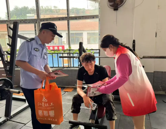 长治武乡：当禁毒宣传遇上撸铁达人！这场健身房里的活动“肌”情满满