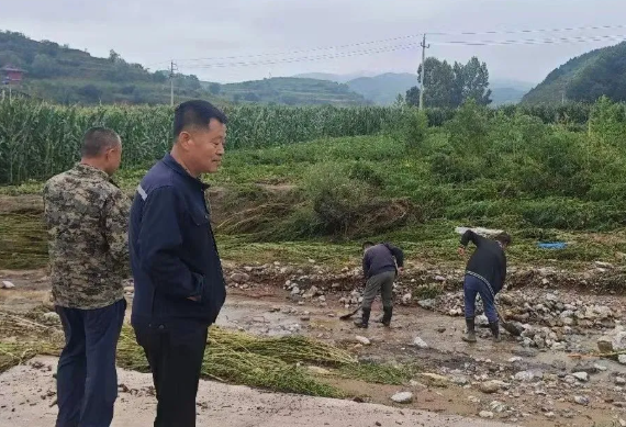 中国人寿财险离石区支公司迅速驰援吴城镇暴雨灾区