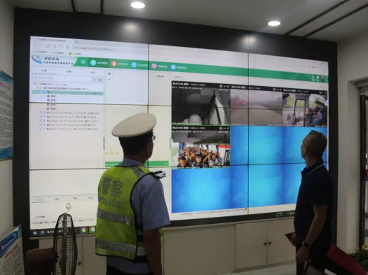 临汾公安交警进企业  筑牢安全防护网