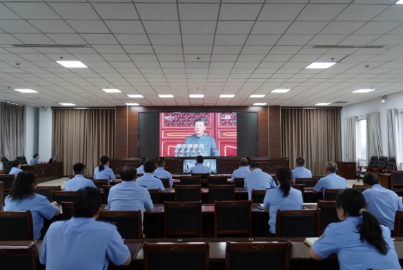 运城稷山县公安局组织民警辅警收听收看中国人民抗日战争暨世界反法西斯战争胜利 80