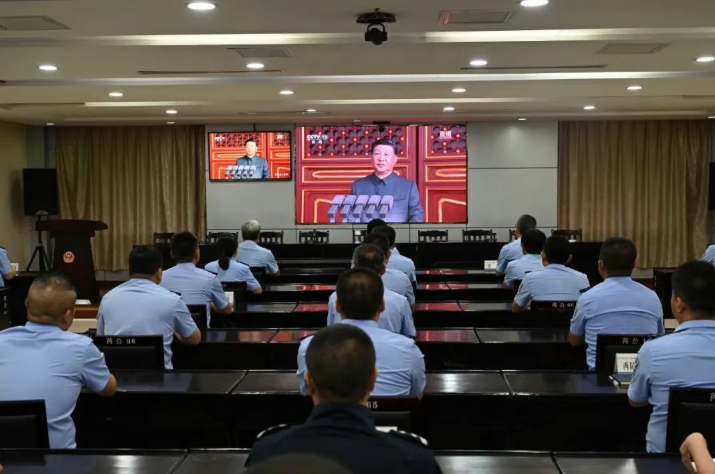 运城芮城县公安局组织观看纪念中国人民抗日战争暨世界反法西斯战争胜利80周年大会直