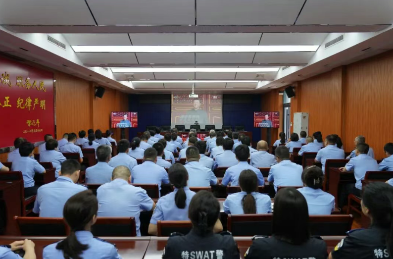临汾尧都区公安局组织观看纪念中国人民抗日战争暨世界反法西斯战争胜利80周年大会直