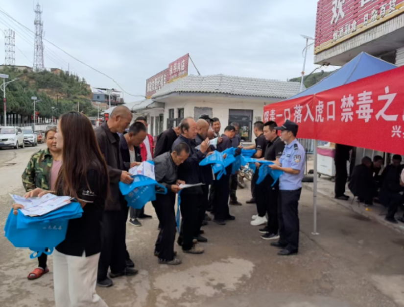 吕梁兴县公安局孟家坪派出所民警深入辖区开展禁毒宣传 筑牢全民防毒防线