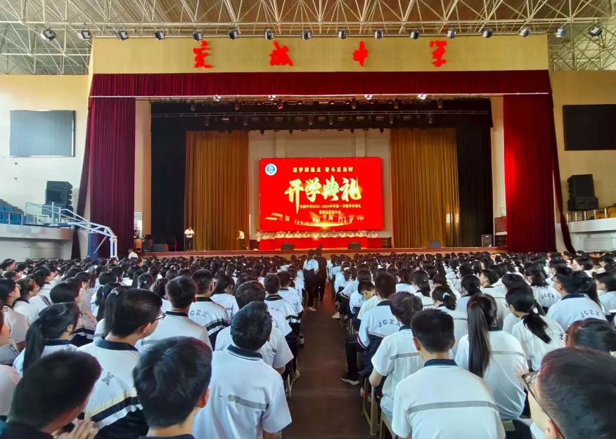 吕梁交城中学开学季：公安内保科送法治课，筑牢校园安全 “防护网”