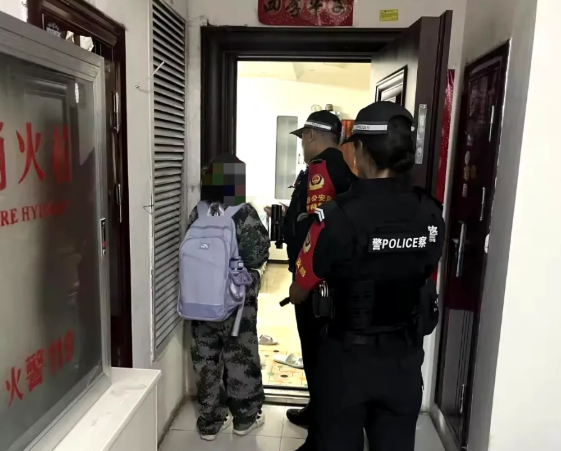 吕梁临县公安：巡逻途中解民忧  暖心护送老少归